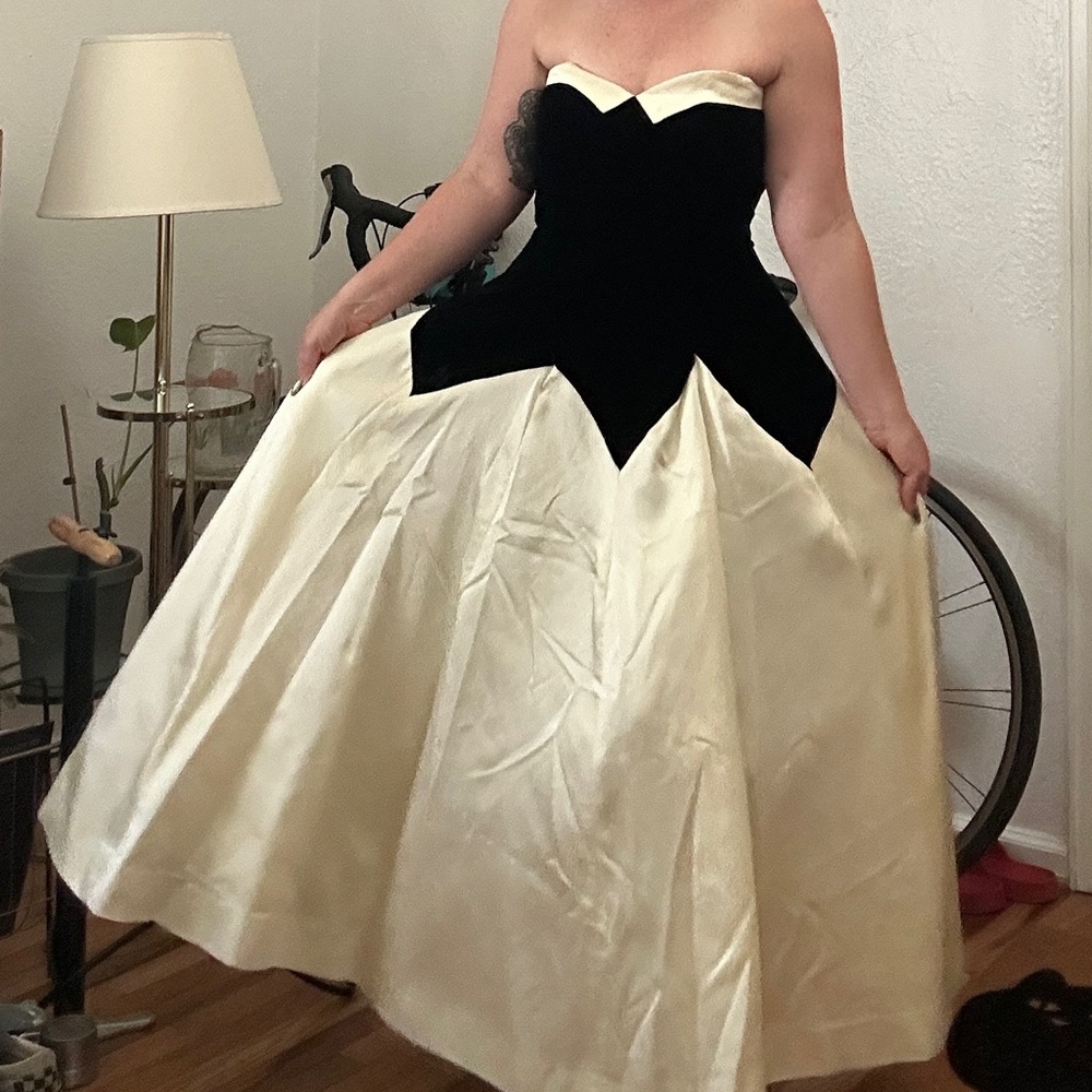 Elegant Black and White Strapless Gown